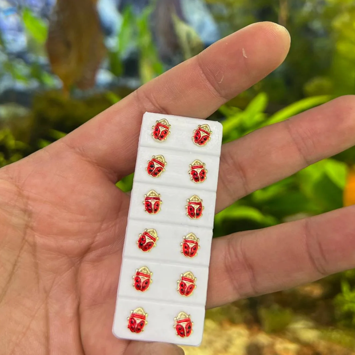 TOPO MARIQUITA ROJA